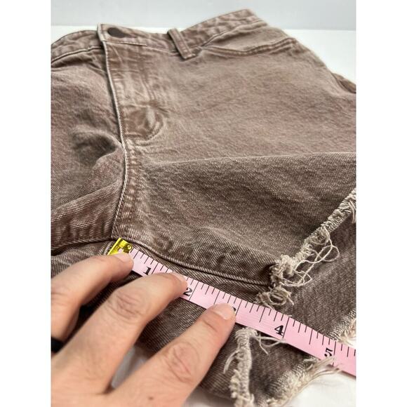 UNIVERSAL THREAD SZ 6/28 Women's Brown Vintage Stretch Cut-Off Midi Jean Shorts - Picture 9 of 9